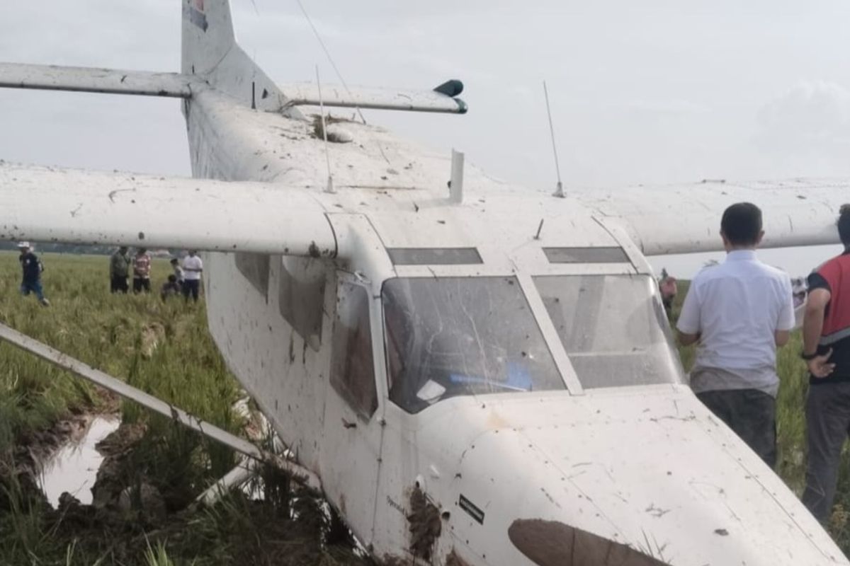Tragedi Udara: Pesawat Jatuh di Wilayah Karawang, Operasi Pencarian dan ...