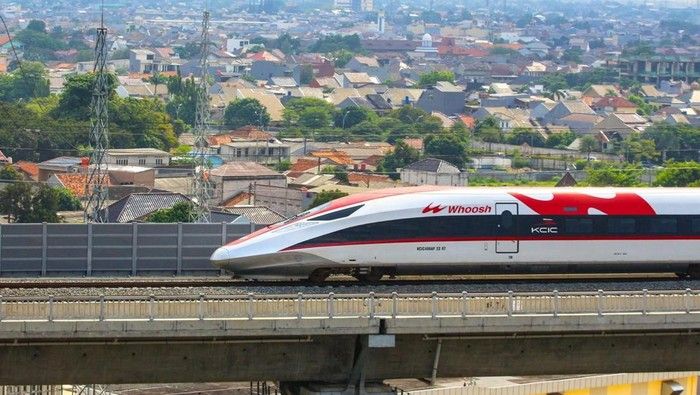 Whoosh Terungkap! Penyebab Kereta Cepat Whoosh Berhenti Mendadak di Kopo Bandung